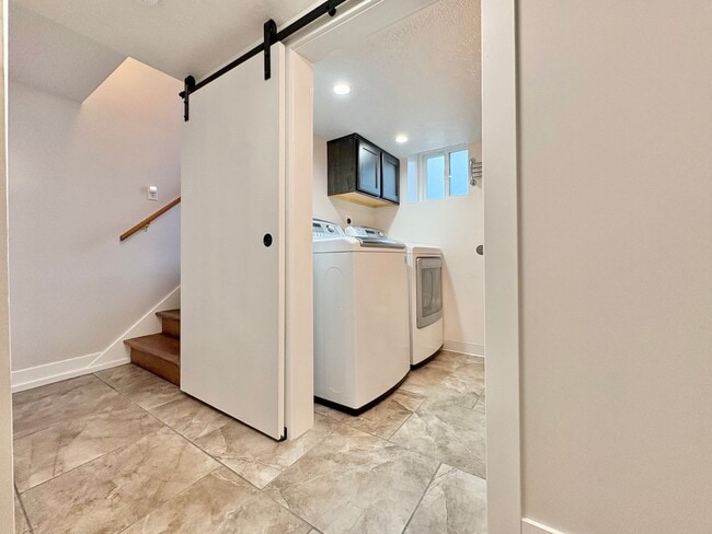 Building Photo - Renovated 3 Bed Home with Huge Yard & 2-Car Garage