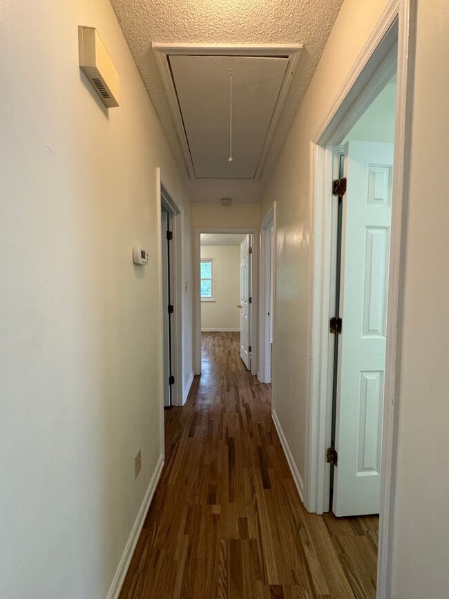 Building Photo - Snuggle Up on Sitton