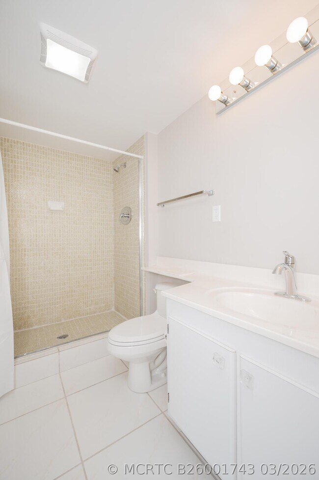 Building Photo - 20335 W Country Club Dr