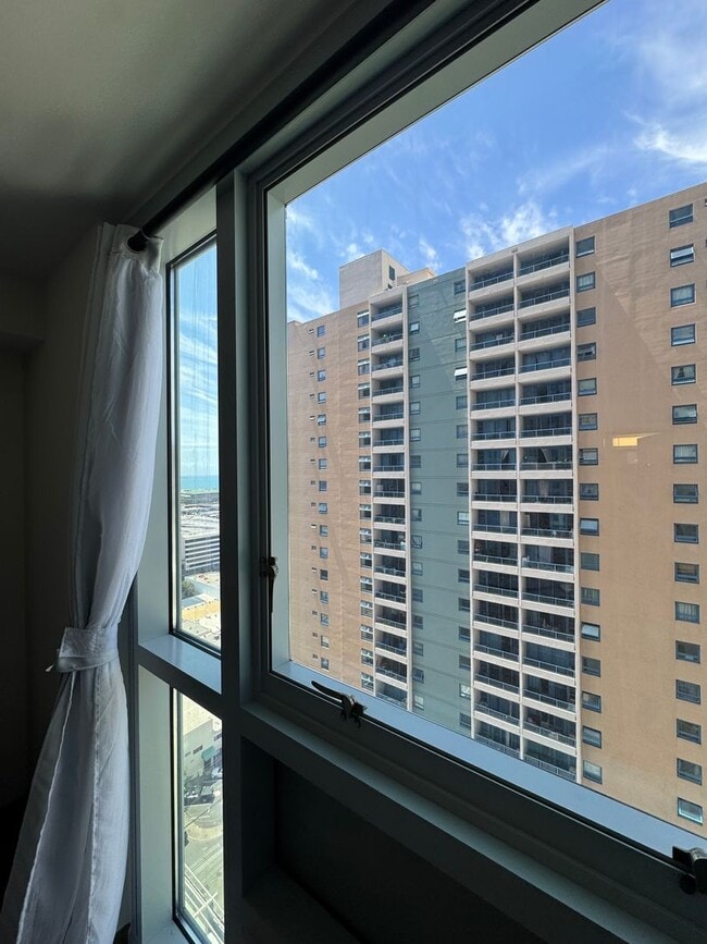 Building Photo - Partially Furnished 1 bed, 1 bath with 1 reserved covered parking @ Ke Kilohana