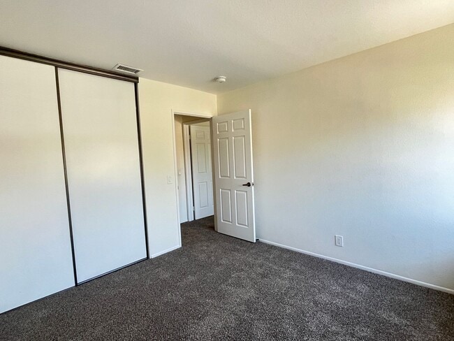 Building Photo - Spacious 3 bedroom, 2.5 bath duplex with private backyard for rent