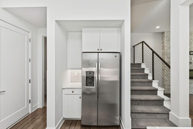 Building Photo - LUXURY TOWNHOME!! 3 Bedroom, 2.5 Bathroom Townhome in Des Moines!
