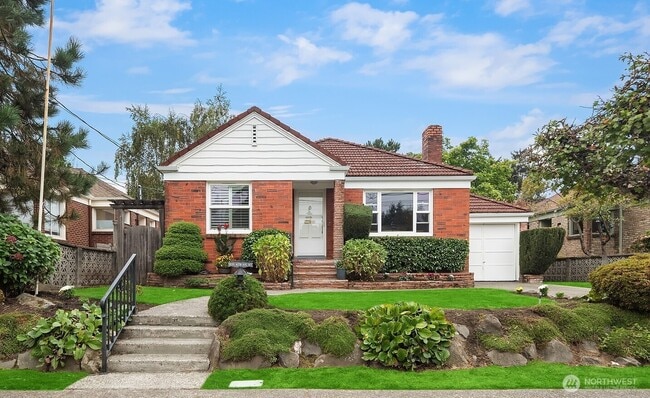 Building Photo - 5035 47th Ave NE