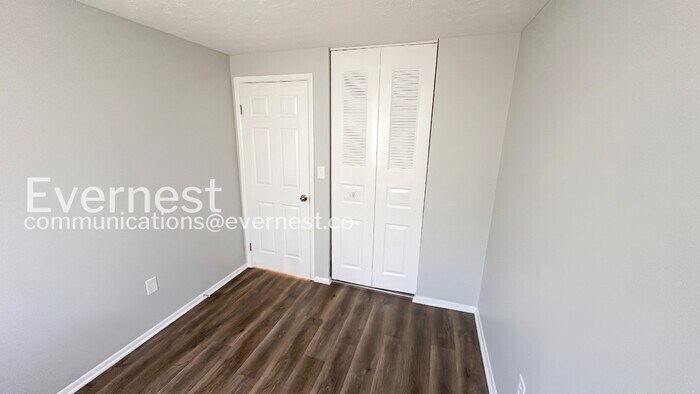 Building Photo - 2865 Chatsworth Way