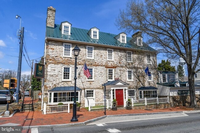 Building Photo - 1 S Madison St