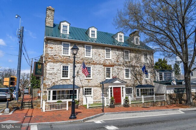 Building Photo - 17 - Apt. #1 Madision Street Unit