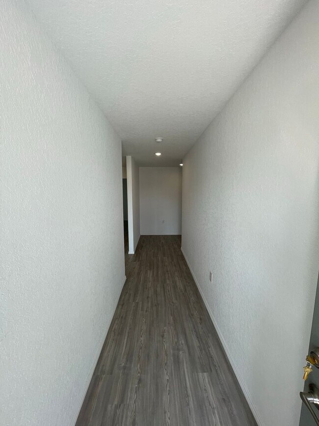 Building Photo - For Rent: Modern 3 Bed | 2 Bath | 2-Car Garage Home in Mission del Lago Community