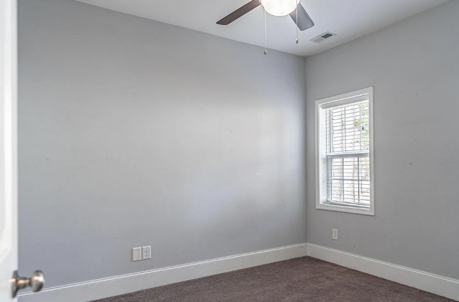 Building Photo - 2 Sawmill Ct