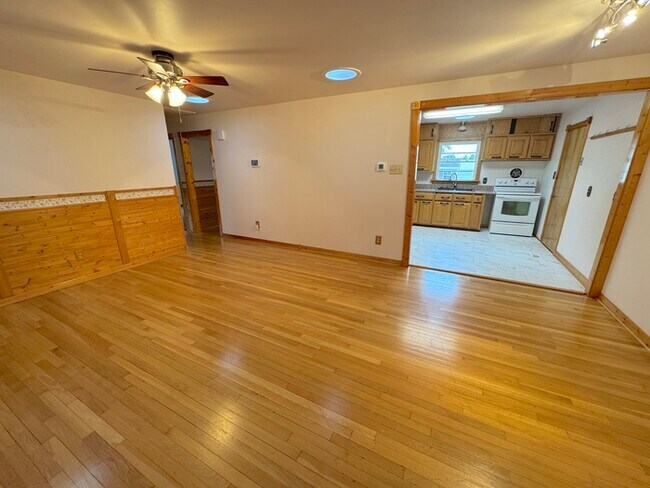 Building Photo - 5007 Hazelwood Rd