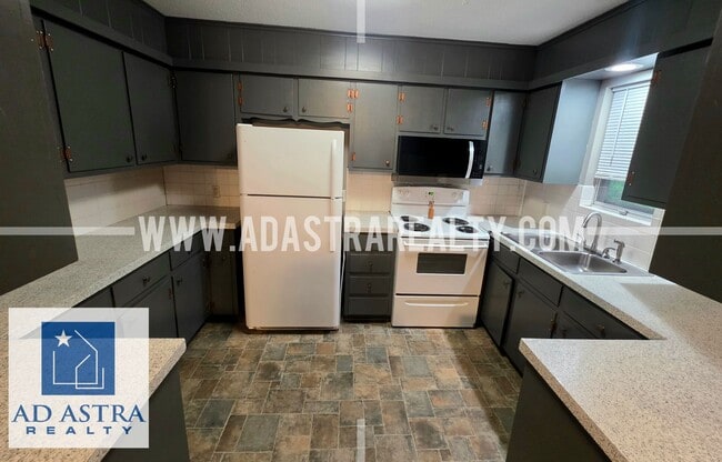 Building Photo - 208 Brookside Dr