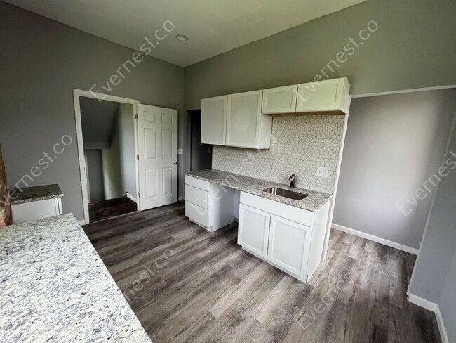 Building Photo - 291 Englewood St