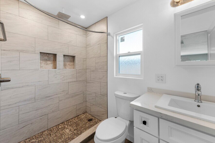 Hallway Bathroom - 120 E Rose Ave
