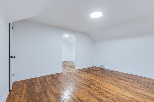 Building Photo - AVAILABLE JUNE 2026! - 2 Bedroom Suburban Vibes in the HEART of the City!!