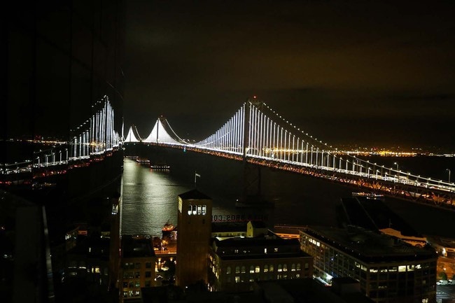 Building Photo - Stunning LUMINA Condo with Bay Views