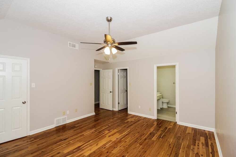 Building Photo - 8056 Sandywood Ln