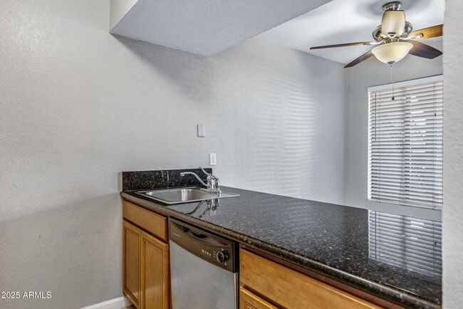 Building Photo - 1241 N 48th St