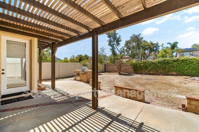 Building Photo - 37775 Amber Ln