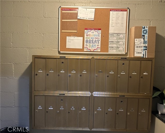 Building Photo - 222 N Rose St