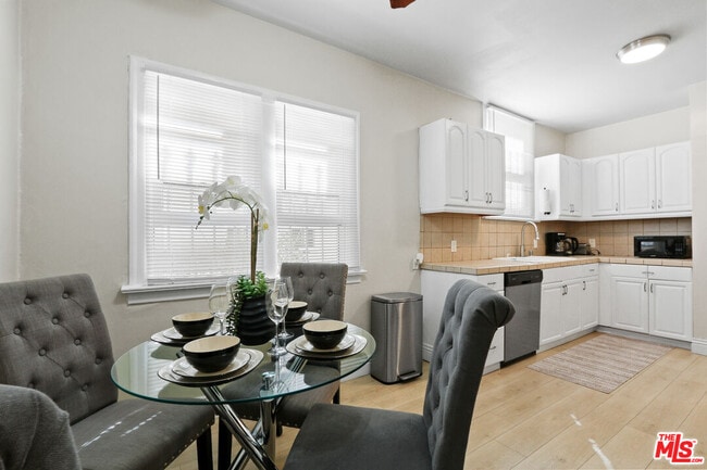 Building Photo - 442 N Orange Grove Ave