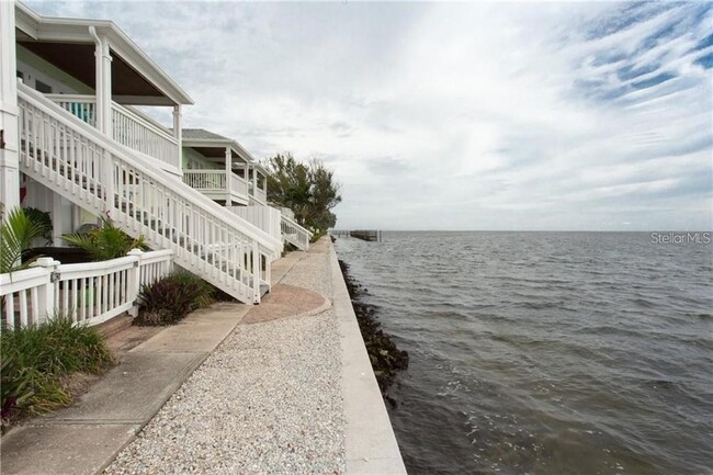 Building Photo - 5110 Coquina Key Dr SE