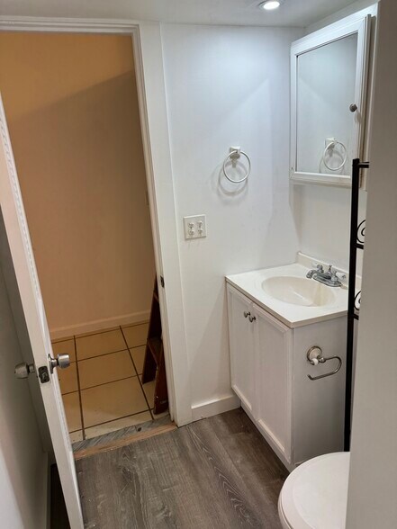 Building Photo - 922 Eaton St