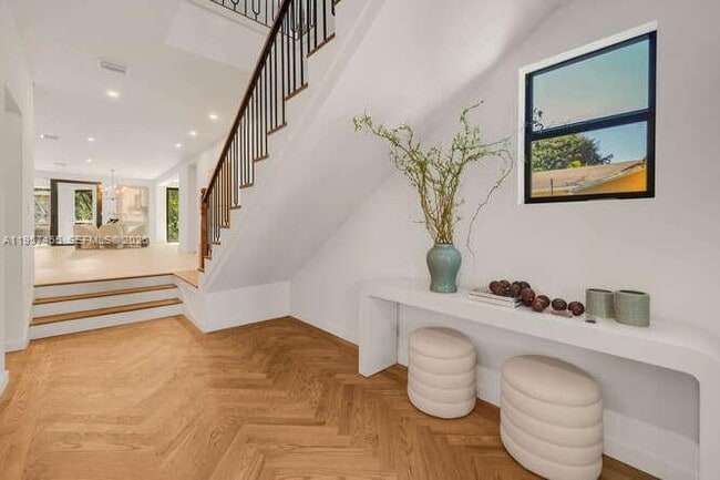 Building Photo - 2330 Overbrook St