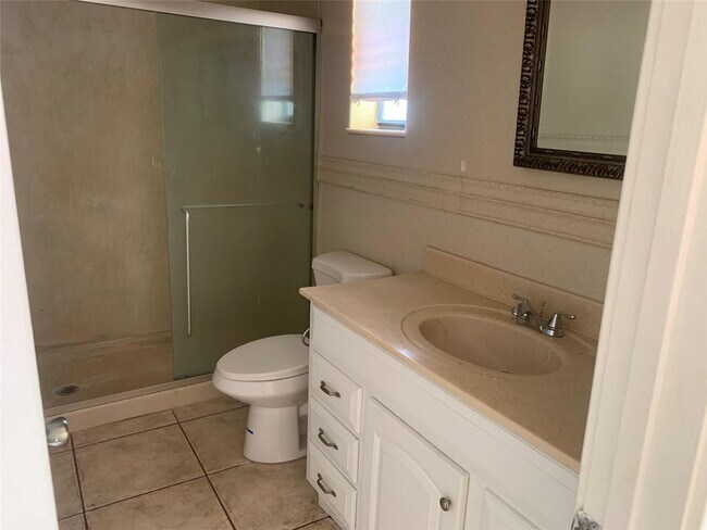 Building Photo - 907 SW 78th Ave