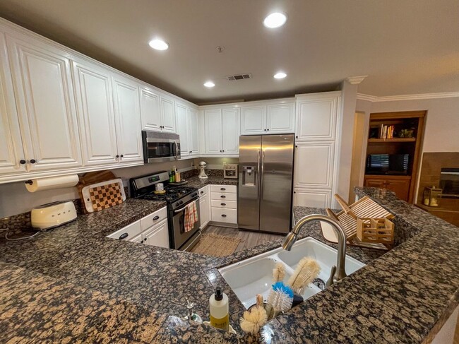 Building Photo - 33570 Emerson Way