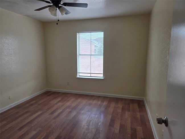 Building Photo - 11545 S Kirkwood Rd