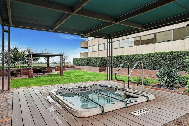 Building Photo - 5000 Montrose Blvd