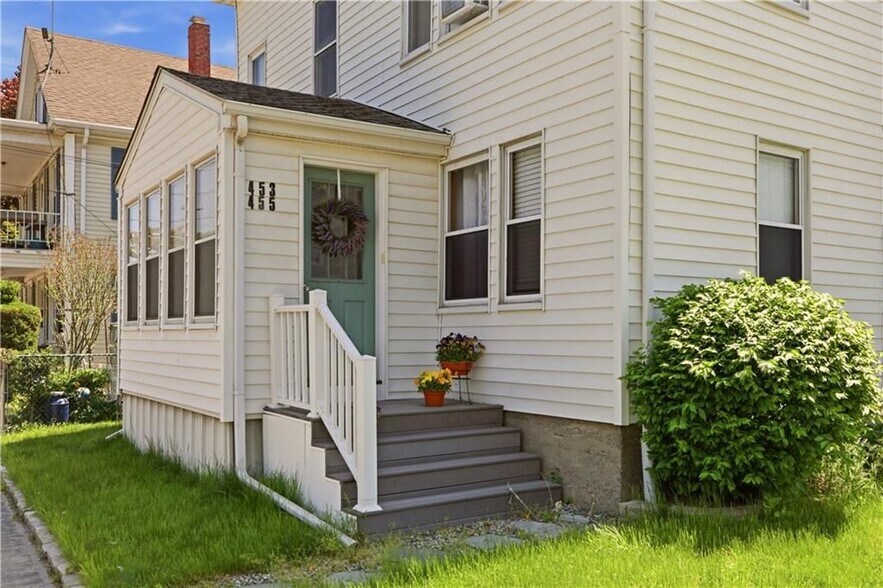 Building Photo - 455 Child St