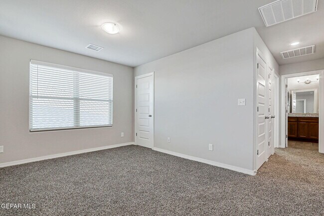 Building Photo - 13130 Oakhampton Ave