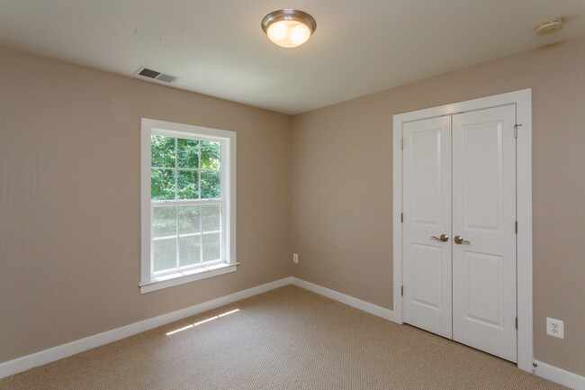 Building Photo - Beautiful 3-Bedroom Brookwood Townhome with 2-Car Garage — Don't Delay!