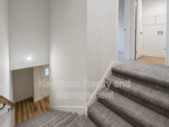 Building Photo - 919 Martin St