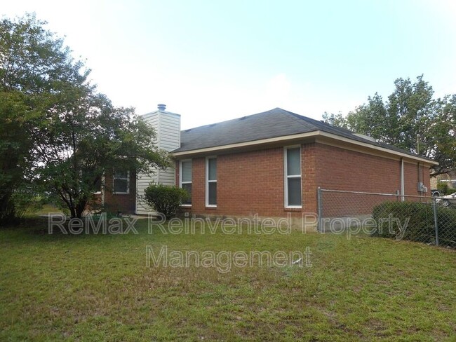 Building Photo - 3010 Miranda Rd