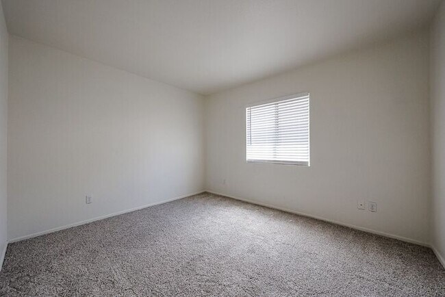 Building Photo - Charming 3-bedroom, 2-bathroom home locate...