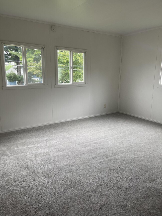 Building Photo - 887 Kickapoo Ave