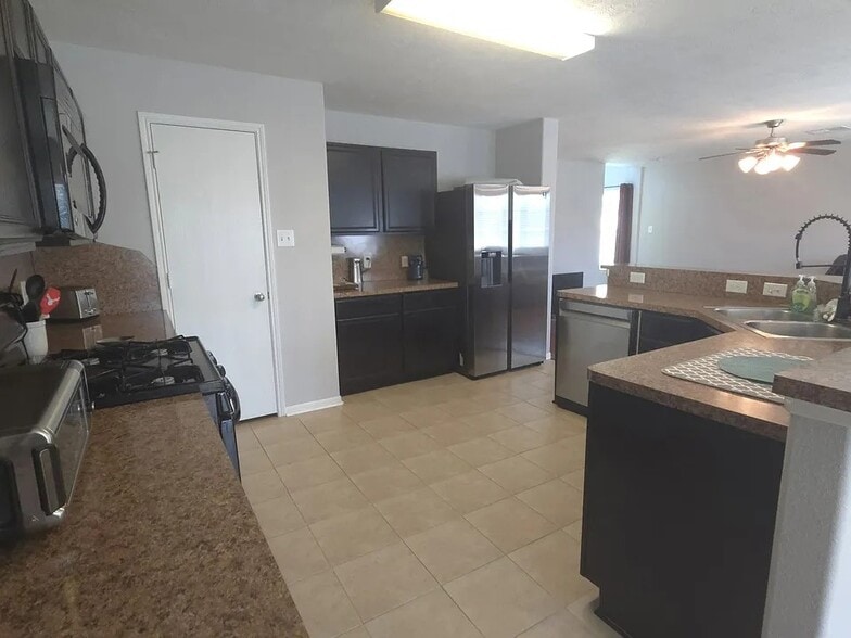 Building Photo - 9403 Sunflower Ridge Ln