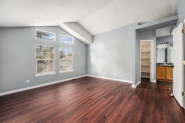 Building Photo - 608 Bentley Pl
