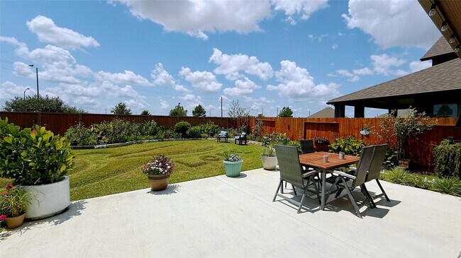 Building Photo - 28726 Pearl Bridge Ln