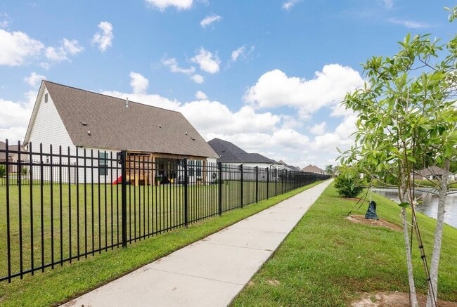 Building Photo - 39262 Bridge Path Ln