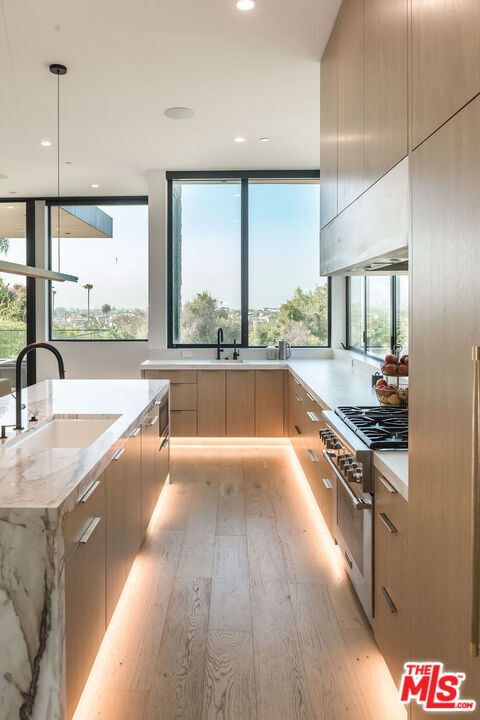 Building Photo - 606 N Ardmore Ave