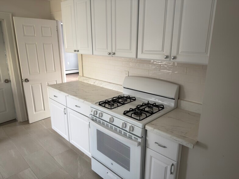 Building Photo - 462 Jackson Ave