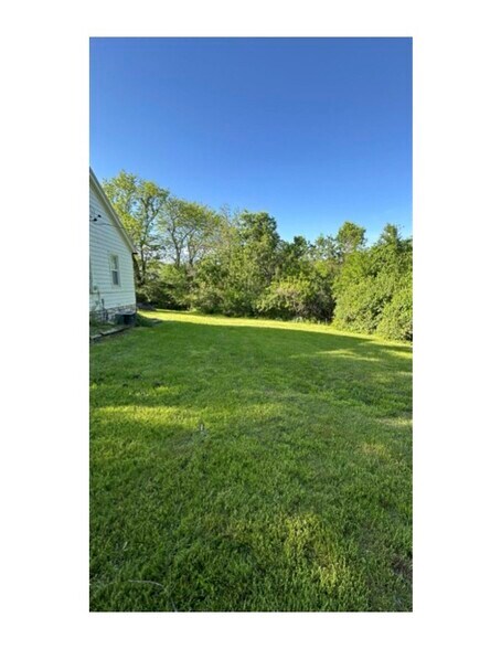 Building Photo - 10945 Hillcrest Rd
