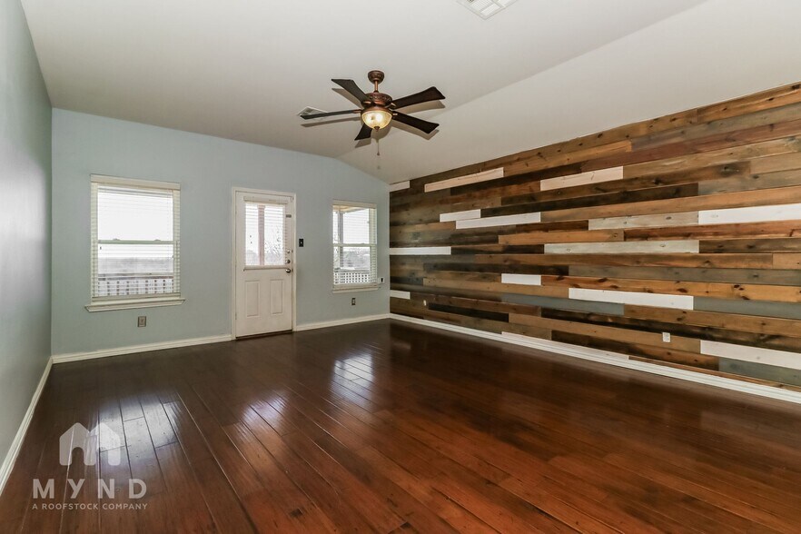 Building Photo - 286 Nandina Dr