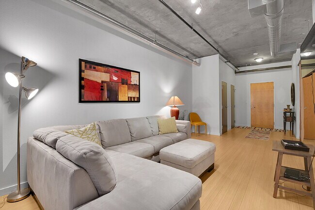 Building Photo - $1,850, 1 bed, 1.5 bath located in Denver ...