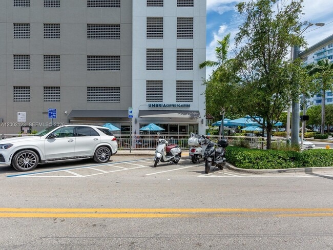 Building Photo - 1000 West Ave