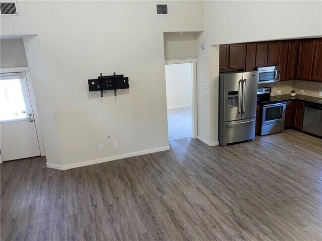 Building Photo - 2001 Faro Dr