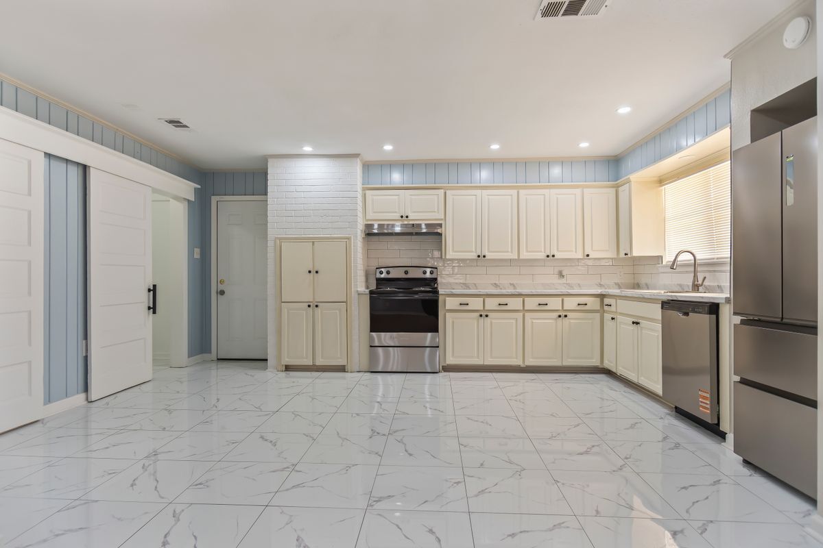 Building Photo - 1455 Marilyn Dr