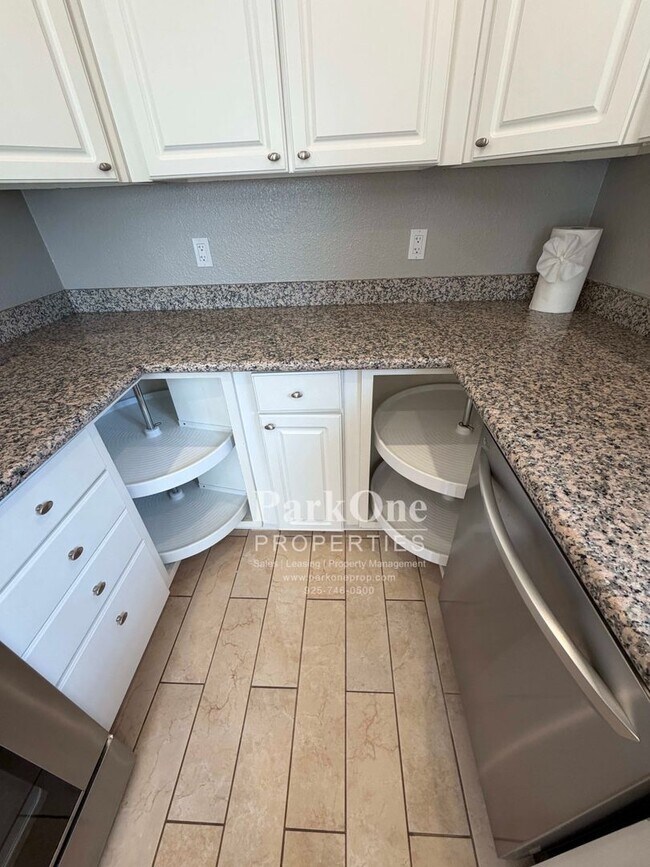 Building Photo - 5098 Black Oak Rd